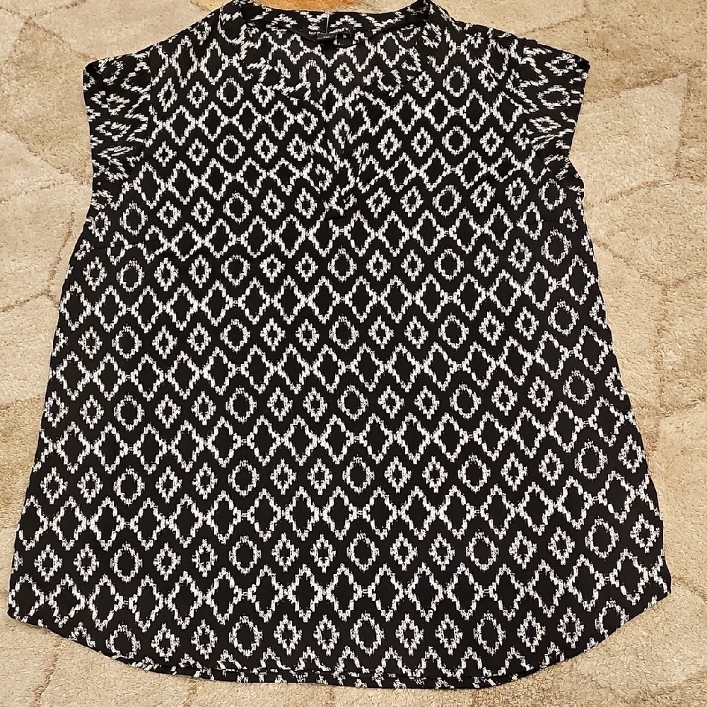 Hilary Radley Black and White Graphic Boxy Blouse